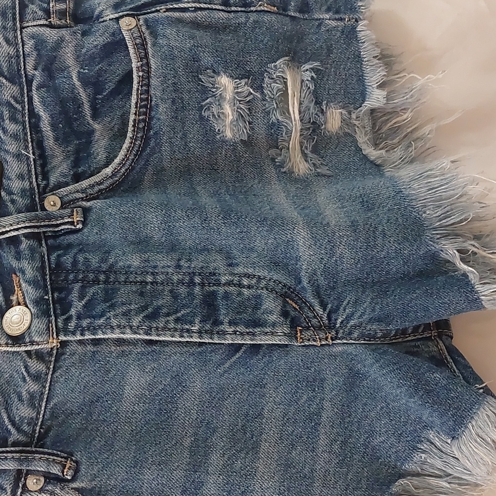 Free People, We the free. Mid Indigo Frayed hem distress shorts. W25 - Picture 2 of 5